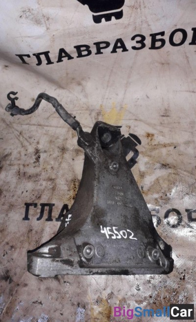 Кронштейн двигателя правый VW Passat  B5  1996-2000 б/у
