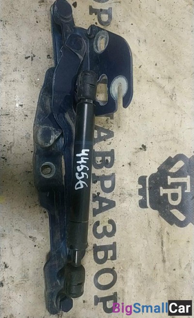 Петля крышки багажника седан. правая AUDI A4, VW PASSAT  B5  б/у