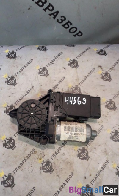 Мотор стеклоподъемника передний левый Passat  B5  седан 1996-2000 б/у